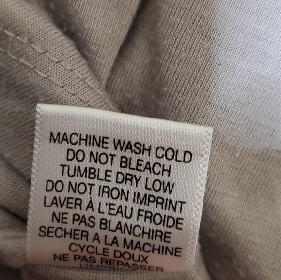 BILLABONG | Women's gray with feather print cap-sleeve t-shirt. - Picture 7 of 8